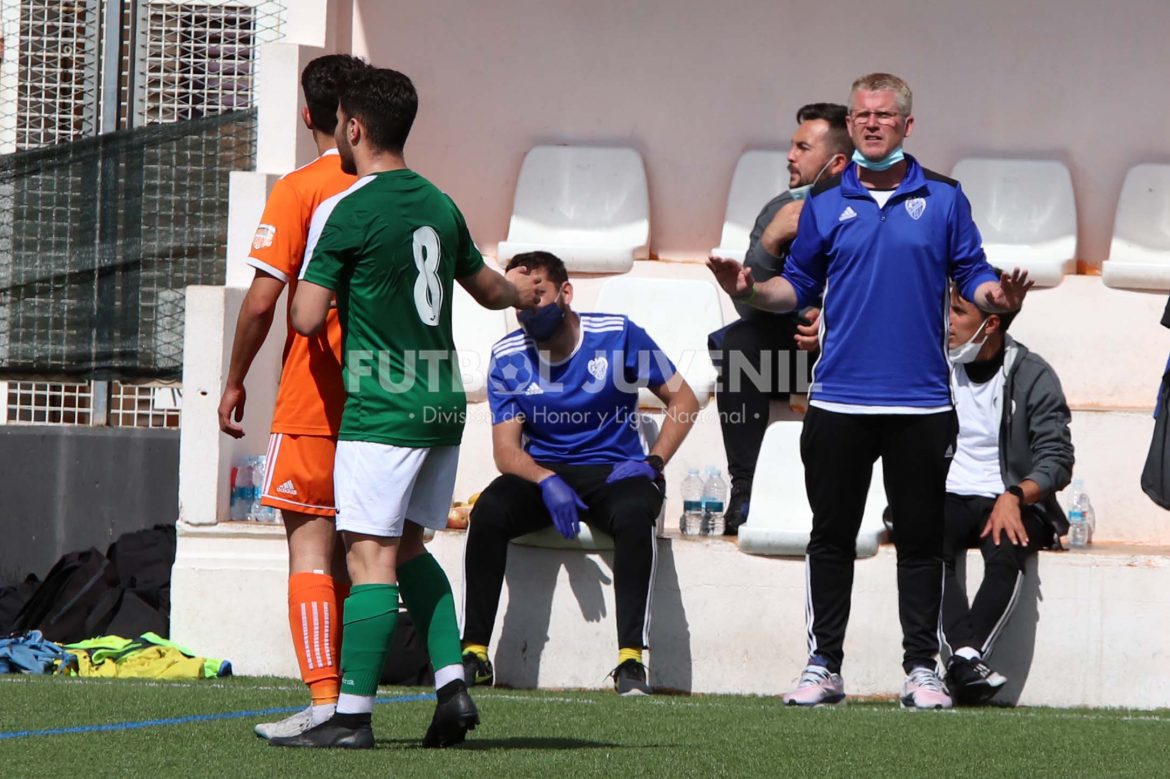 Paco Mari cierra un ciclo en el banquillo del Torre Levante