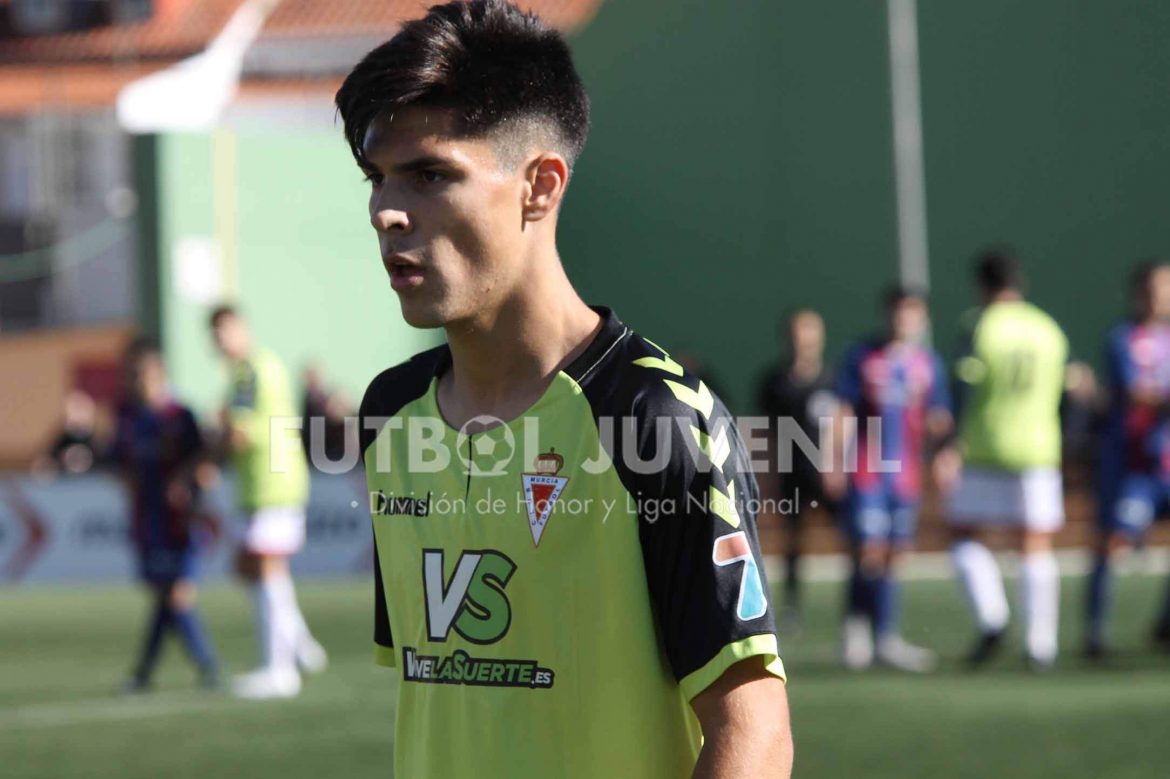 Fran Bertomeu, un futbolista sin techo