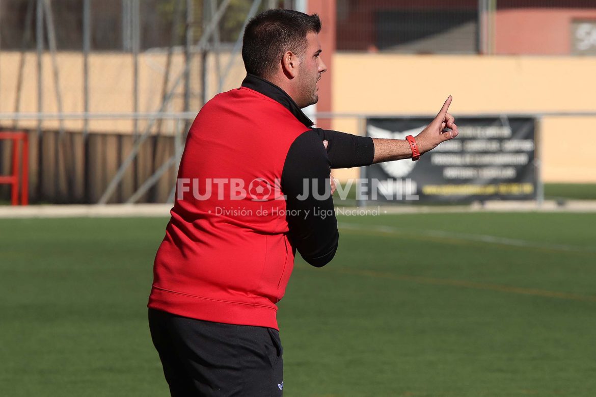 IMG_6925 Guillem Beltrán dice adiós al banquillo del Alzira