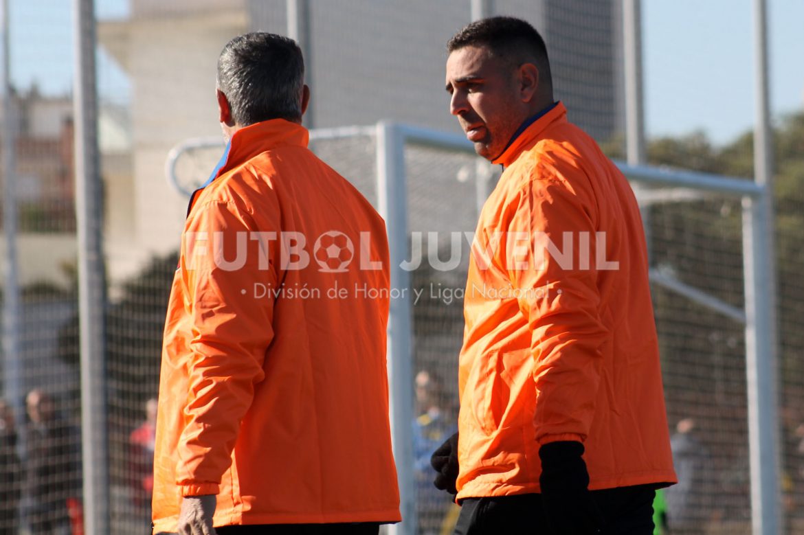 Víctor Felipe renueva como entrenador del CF Torre Levante