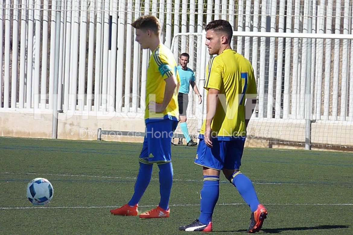 El gol del Cádiz en las botas de Álvaro y Adrián