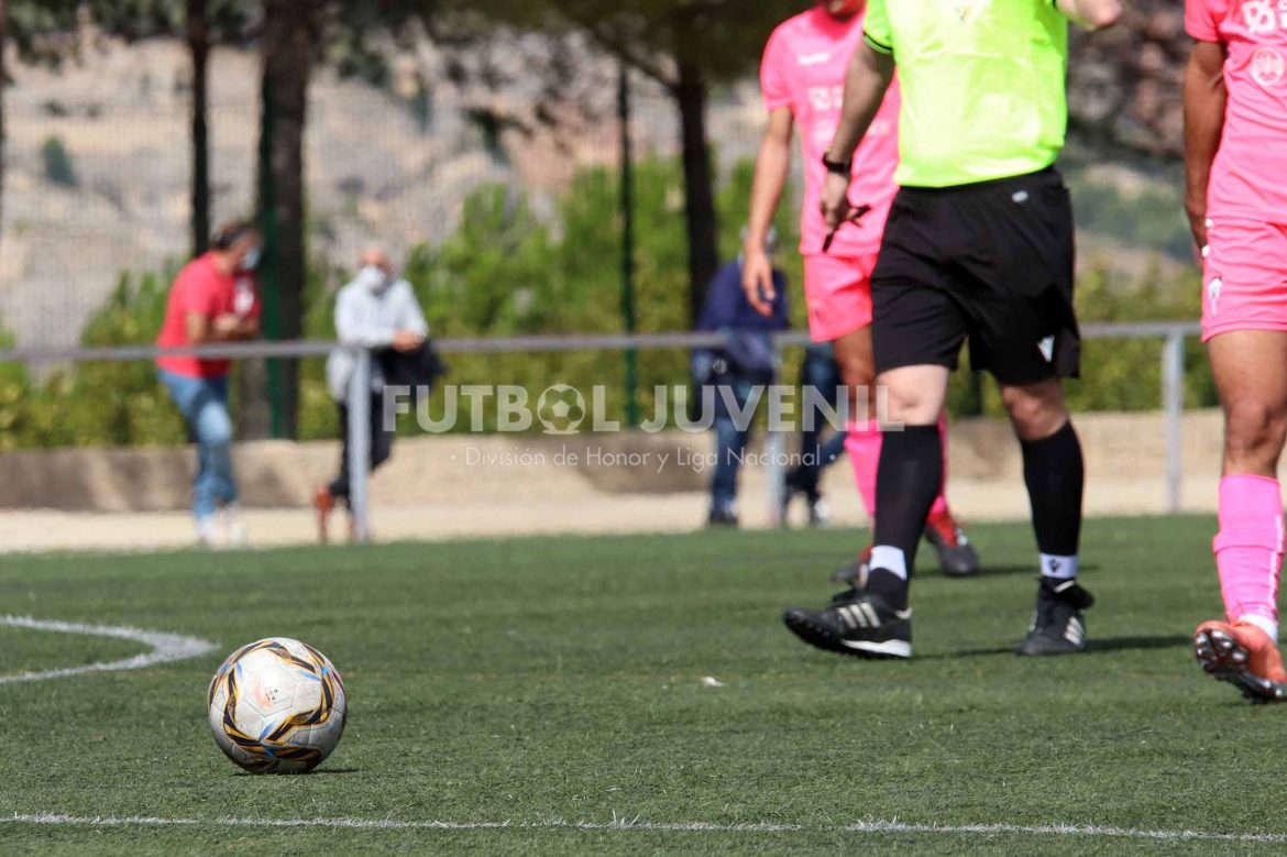 Ningún futbolista sin fútbol en Cantabria