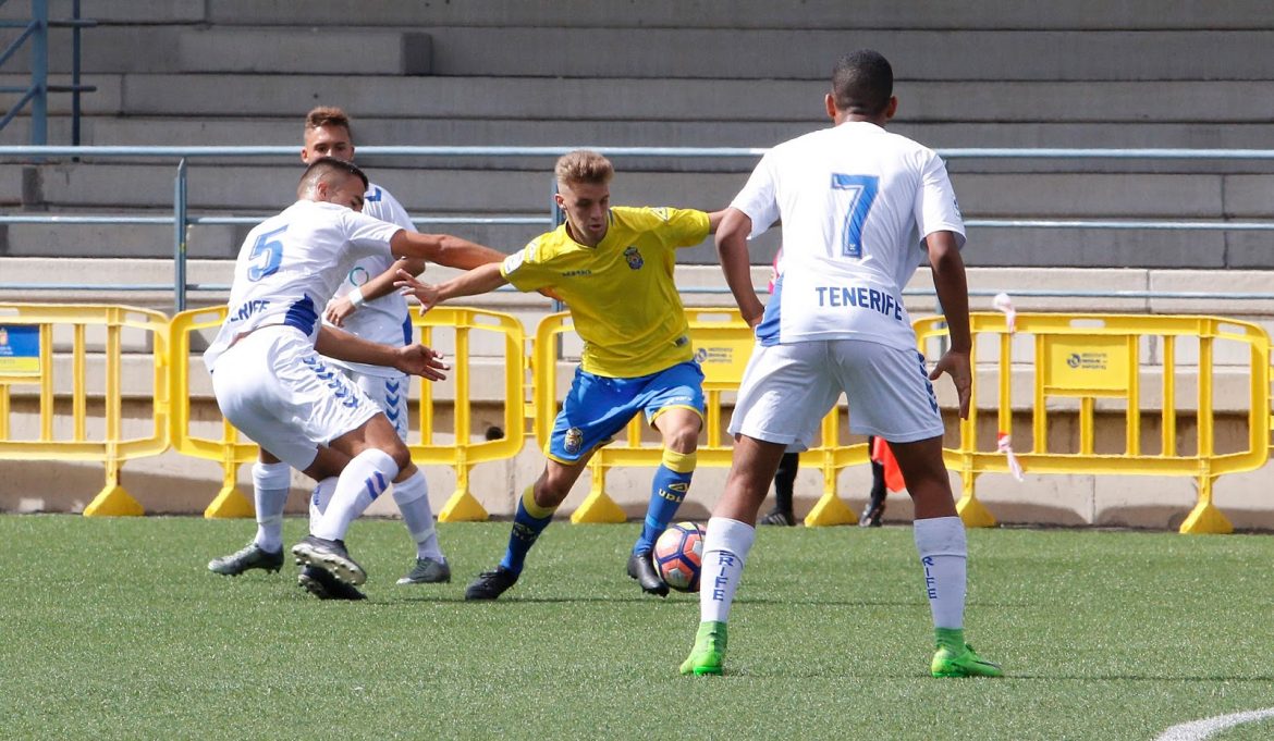 CRÓNICA | El Tenerife supera a Las Palmas y amenaza el título