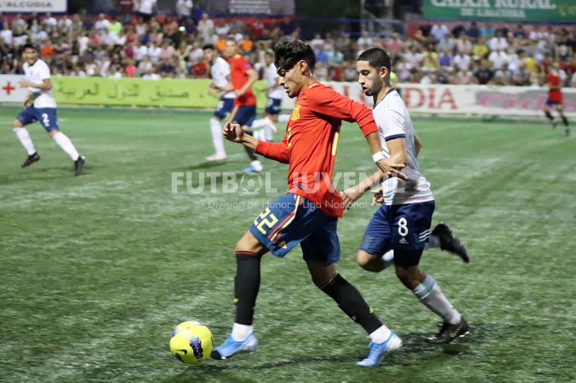 CRÓNICA. España cae con nueve y de penalti frente a Argentina