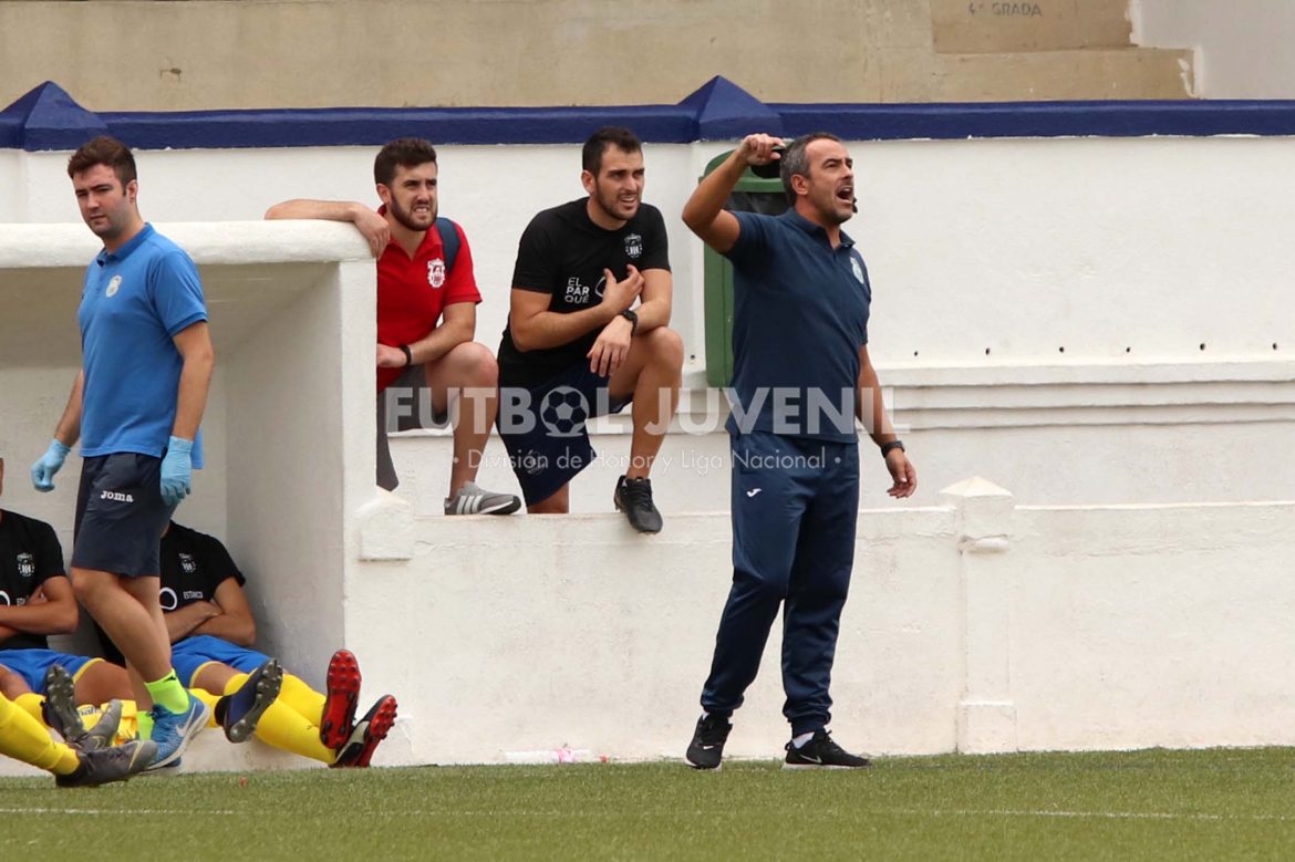 Primeros cambios en los banquillos del grupo 8