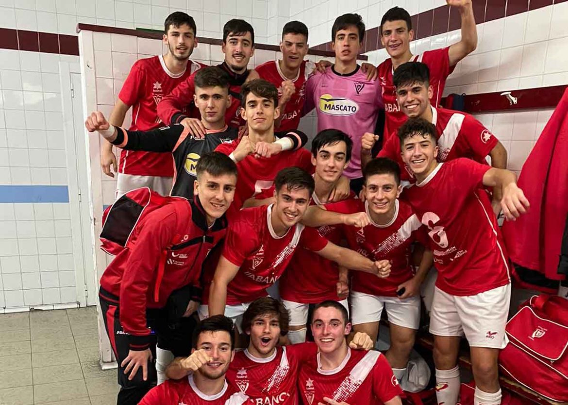 CRÓNICA DH1. El Sporting allana el camino del Celta hacia el título